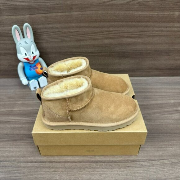 UGG Classic Ultra Mini Boots - Picture 3 of 9